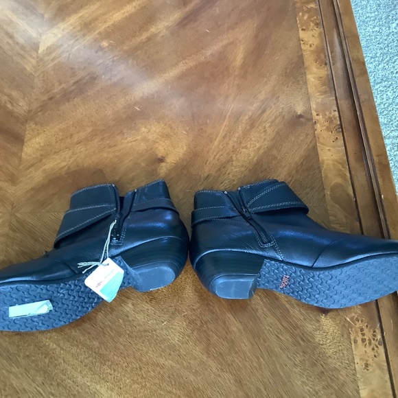 Taos Ankle Boots Black Size 9 NWT - Picture 10 of 12